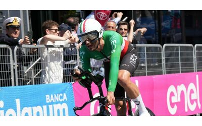 Giro d’Italia, Ganna domina la tappa a cronometro di Desenzano: è la quarta vittoria italiana. Tiberi nella top 5 generale