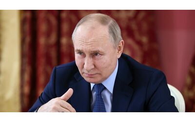 Russia-Ucraina, Putin parla di negoziati e sfida l’Occidente (a 20 giorni dal voto in Ue): “Bozza di accordo di Istanbul 2022 può essere la base”