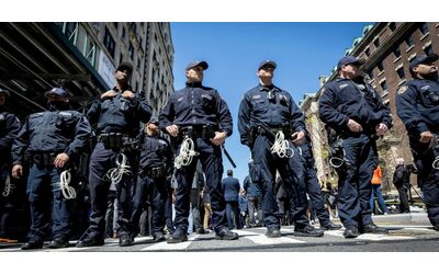 Studenti pro Palestina, il Wp: “Un gruppo di miliardari ha esortato il sindaco di New York a usare la polizia contro le proteste anti-Israele”