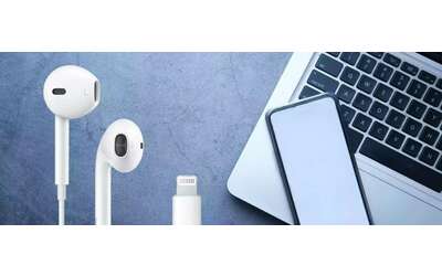Apple EarPods con connettore Lightning: li porti a casa con meno di 15€