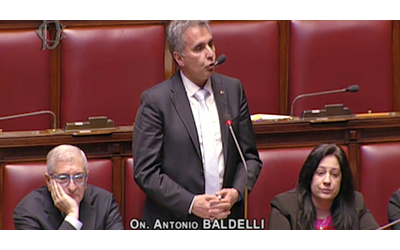 Baldelli (FdI) alla Camera: “Pd e Avs finanziati da Soros, è nell’interesse dell’Italia?”