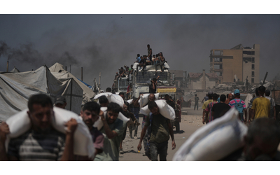 Gaza media 13 palestinesi uccisi dall alba Fonti mediche Un altro neonato morto per malnutrizione Ma Netanyahu insiste La fame non c