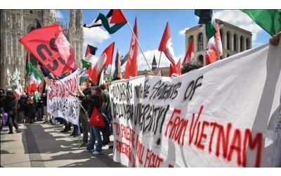 Milano, corteo per il 25 Aprile: si temono contestazioni alla Brigata ebraica. Tra la folla anche Calenda, Schlein