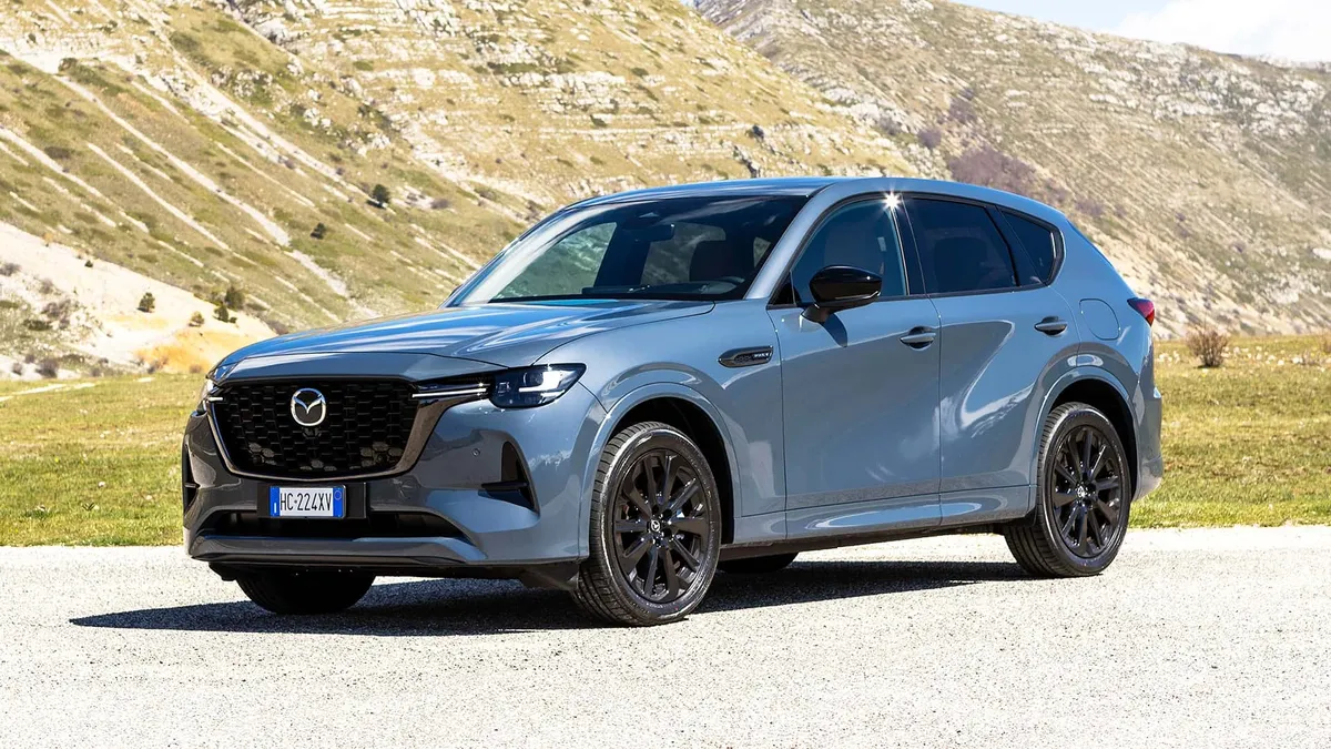 Mazda, 1.000 euro di pieno con la CX-60: la mossa contro il caro-carburante