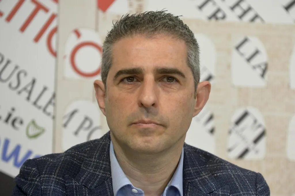 Pizzarotti assolto da accusa di truffa e falso ideologico: “Non festeggio, sistema non funziona”