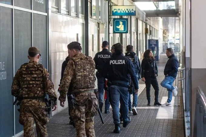 Sabato mattina la polizia ha fatto molte perquisizioni nel Nord Italia in vista delle manifestazioni attese nel pomeriggio