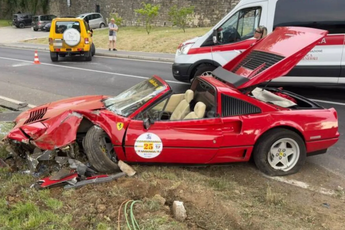 Brutto incidente al Bergamo Historic Gran Prix: Ferrari si schianta contro un albero