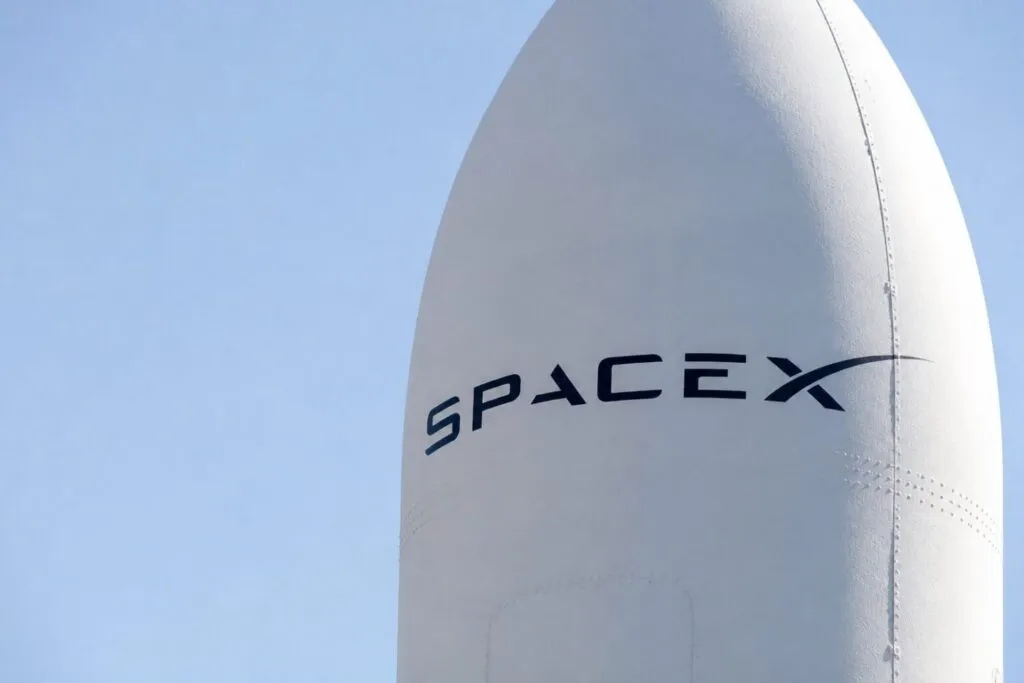 Grok si allena sui dipendenti SpaceX: Musk vuole i loro pensieri