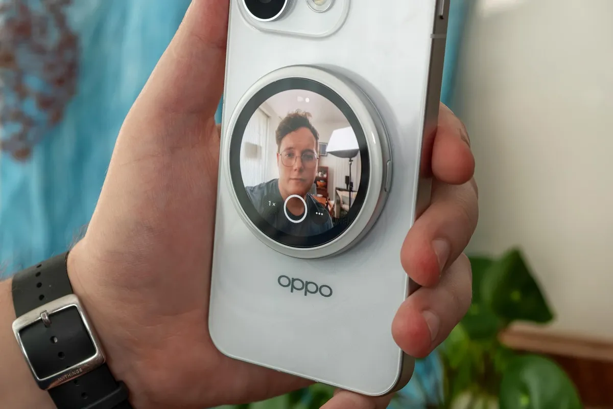 Oppo’s Bubble selfie screen is crying out for Qi2