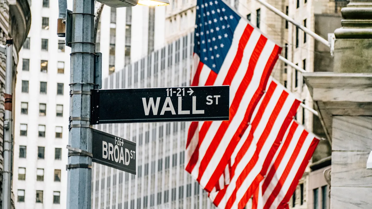 Wall Street apre contrastata: Dow Jones in calo, Nasdaq cresce dello 0,22%