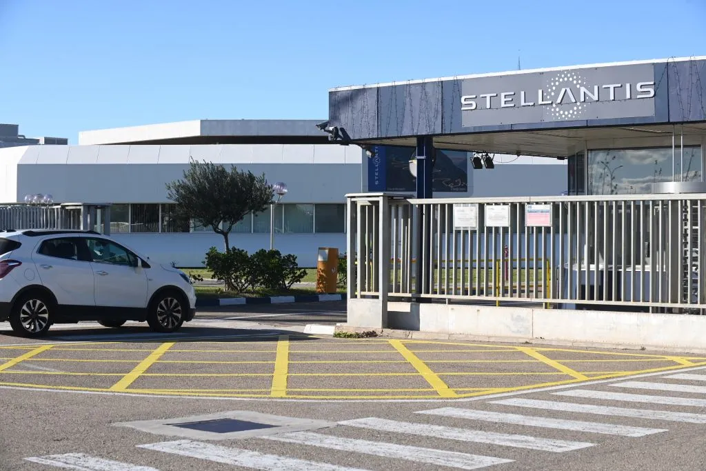 Stellantis lancia progetto E-Car, produzione al via dal 2028