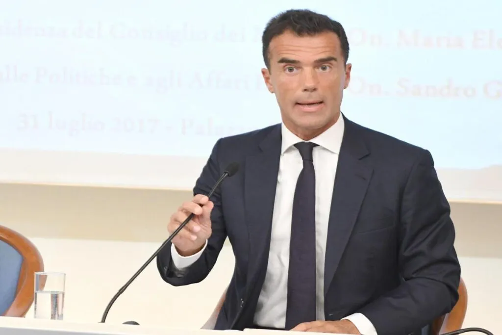 Brexit, Gozi al Labour: “Fate pagare a Farage il disastro economico del Regno Unito”
