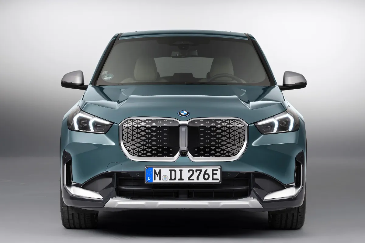 BMW, si allungano i tempi di consegna: problema con un SUV richiestissimo