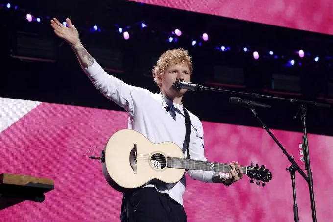 Alla fine i concerti di Ed Sheeran nello stadio dell’imprenditore Robert Kraft sono stati annullati per maltempo