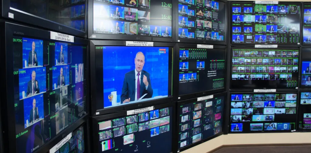 Giovani fra 18 e 34 anni iperconnessi, ma non spengono la Tv (nemmeno il digitale terrestre)