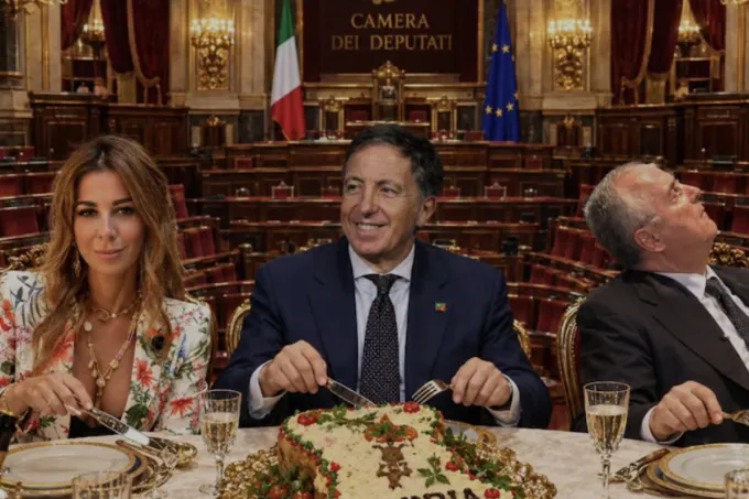 Roberto Vannacci ha pubblicato un post con una foto ritoccata della sottosegretaria Matilde Siracusano