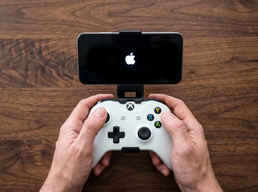 Apple starebbe lavorando a due controller gaming per iPhone a marchio Beats