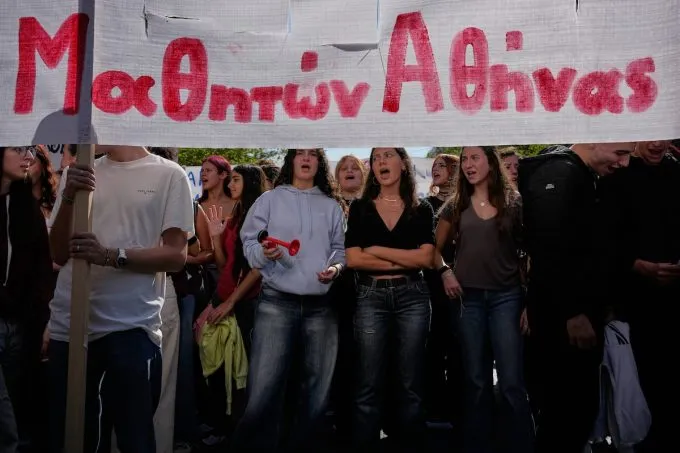 Gli studenti protestano anche in Grecia
