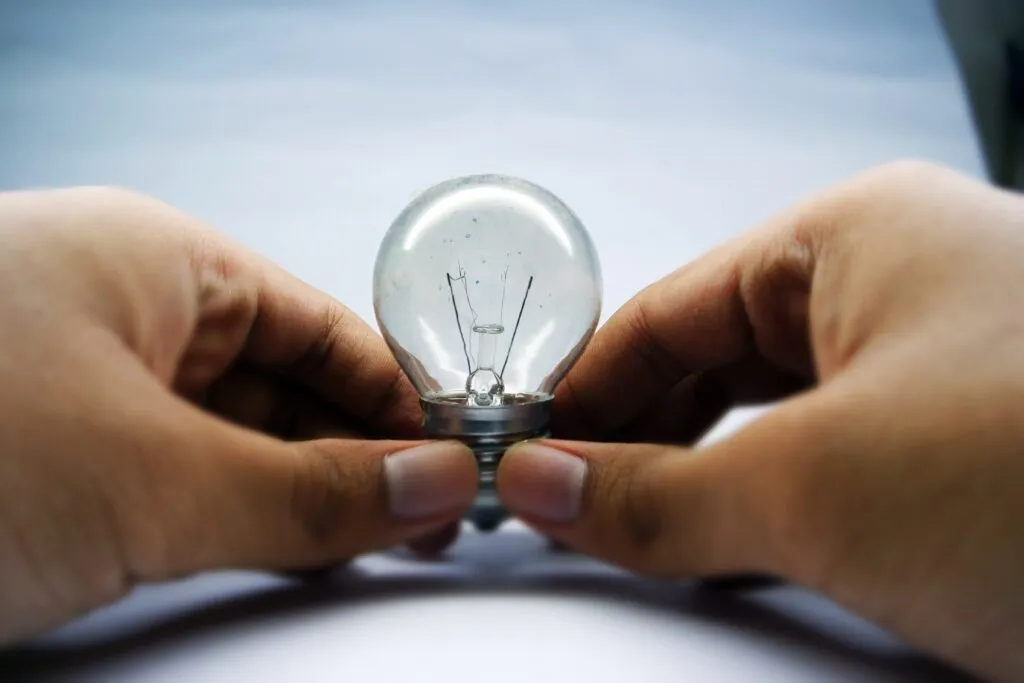 ARERA aggiorna il prezzo dell’energia per i clienti vulnerabili: aumento del 4,6%