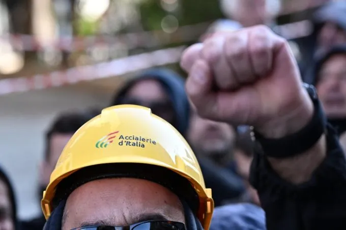 Tutti i dipendenti dell’ex ILVA saranno in cassa integrazione fino a giugno 2027