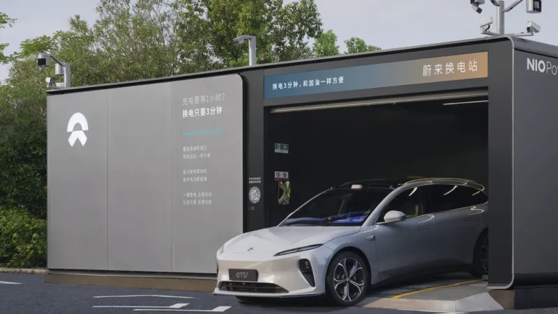 Battery swap per tutti, la mossa da milioni che unisce Geely e Nio