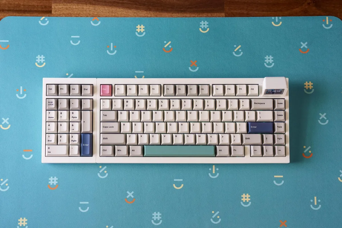 Hey number pad lovers, this is a keyboard we can finally agree on