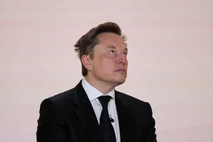 Elon Musk sta valutando di fondere Tesla e SpaceX