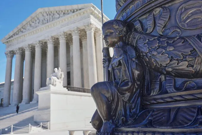 La Corte Suprema ha autorizzato Trump a usare un controverso archivio sulla cittadinanza per le verifiche elettorali