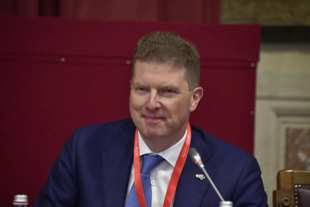Banda ultralarga e Cloud, Zorzoni (AIIP): “La crisi delle telco un’occasione per i piccoli operatori. Riservare delle frequenze alle case sparse e al 5G privato”
