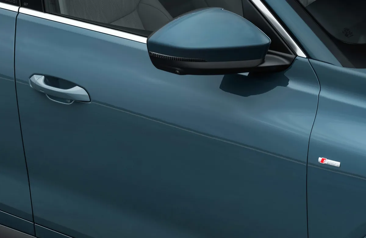 Audi Q7, la terza generazione si farà: il teaser svela un dettaglio