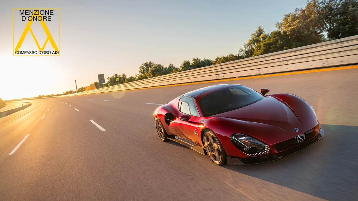 Alfa Romeo 33 Stradale, la “bellezza necessaria” trionfa al Compasso d’Oro