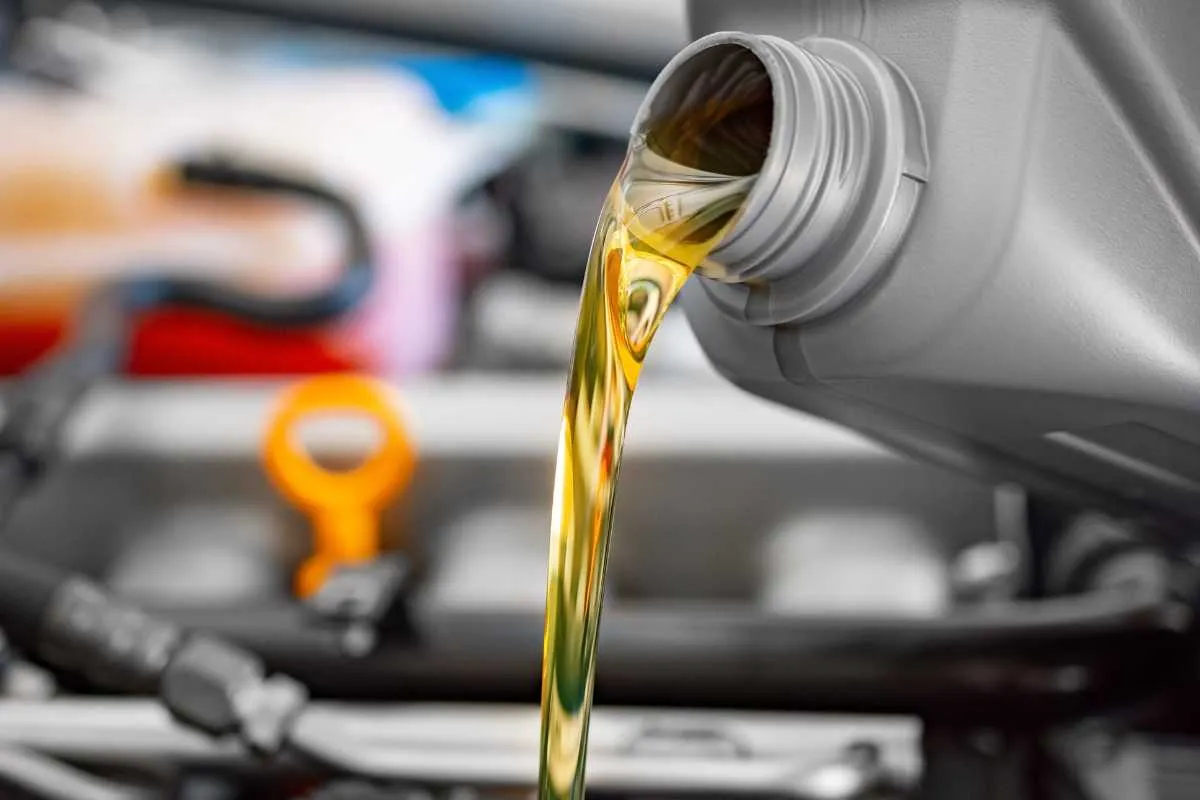Carenza forniture olio motore, interessate anche Stellantis, Volkswagen e Toyota