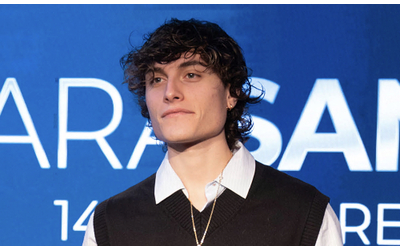 “A scuola il maestro mi bullizzava chiamandomi ‘sacra panza’. Oggi voglio essere un antieroe e sogno di portare sul palco del Festival il mio cane”: Seltsam si gioca la finale di “Sarà Sanremo”