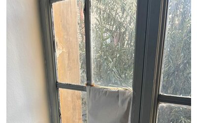A scuola piove dal soffitto I termosifoni sono rotti e si fa lezione al freddo la protesta degli studenti dei licei di Roma