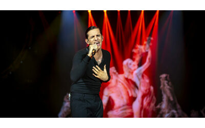 Achille Lauro dagli eccessi al salotto buono di Zia Mara Venier un ottimo imprenditore di se stesso ecco perch ha polverizzato il sold out per l Olimpico nel 2026