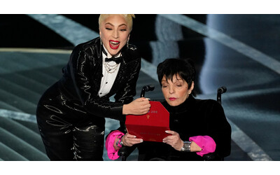Agli Oscar mi hanno obbligato a stare su una sedia a rotelle e Lady Gaga non ha perso occasione per recitare la parte dell eroina dal cuore d oro davanti al mondo Liza Minnelli al vetriolo