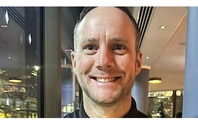 Al concerto degli Oasis a Wembley mio figlio Lee scivolato sulla birra Ci sono dubbi sulle barriere e la sicurezza lo rivela il padre del fan morto