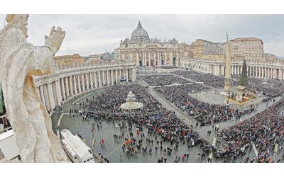 Al via il Giubileo, alle 19 la cerimonia con l’apertura della Porta Santa: attese 7 mila persone, presente anche la premier Meloni. Misure di sicurezza al massimo