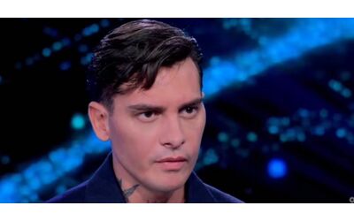 Alessandro Basciano andr in commissariato di Milano per il braccialetto elettronico accusato di stalking nei confronti dell ex compagna Sophie Codegoni