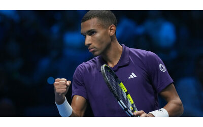 Atp Finals l outsider Auger Aliassime batte Zverev sar lui a sfidare Alcaraz in semifinale