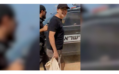 Basta genocidio a Gaza sta distruggendo la vita di tutti il video dell arresto del direttore d orchestra israeliano Ilan Volkov