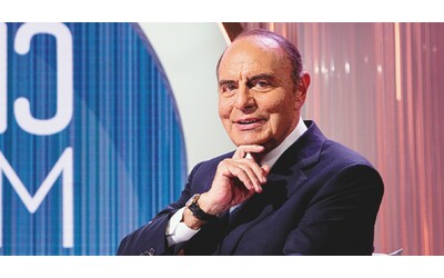 Bruno Vespa slitta con Cinque minuti per aiutare De Martino Mediaset mi corteggia ma non ho ancora firmato con la Rai per la prossima stagione le parole del giornalista