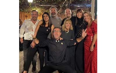 Carlo Cracco festeggia i 60 anni alla Balera dell Ortica di Milano le foto e i video della serata piena di Vip