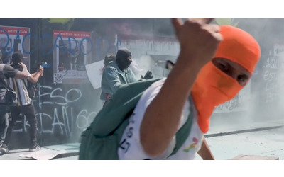 Citt del Messico scontri alla manifestazione della Generazione Z contro la presidente Sheinbaum