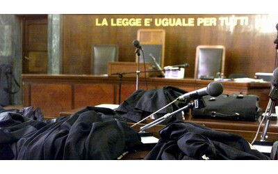Commessa licenziata dalla Lagerfeld presenta ricorso accusa l azienda di averla discriminata con turni inconciliabili con la famiglia