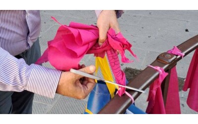 Consigliere di Forza Italia taglia i fazzoletti simbolo contro i femminicidi Cgil Gesto che fa eco alla violenza maschile