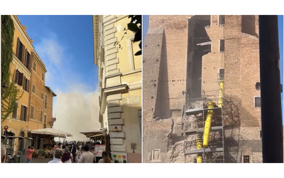 Crolla parte della Torre dei Conti a Roma grave un operaio rimasto sotto le macerie Video
