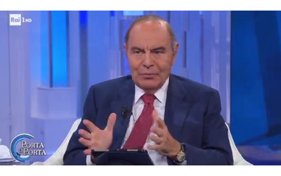 Crozza venerd scorso ha giocato un pochino sulla mia intervista a Giorgia Meloni io facevo delle domande ma sembra un monologo di lei Vespa non apprezza l imitazione e risponde con un video