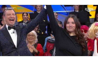 Federica Uliano vince La Corrida, la 24enne che lavora in un fast food commuove tutti con l’Hallelujah: “Dedicato alla mia mamma, il destino è stato crudele con lei”