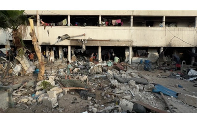 Gaza City macerie e corpi cosa rimane dopo l attacco alla scuola rifugio Al Farabi